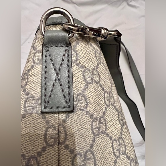 Authentic Gucci shoulder bag in Excellent condition with dust bag and box. - Picture 4 of 15